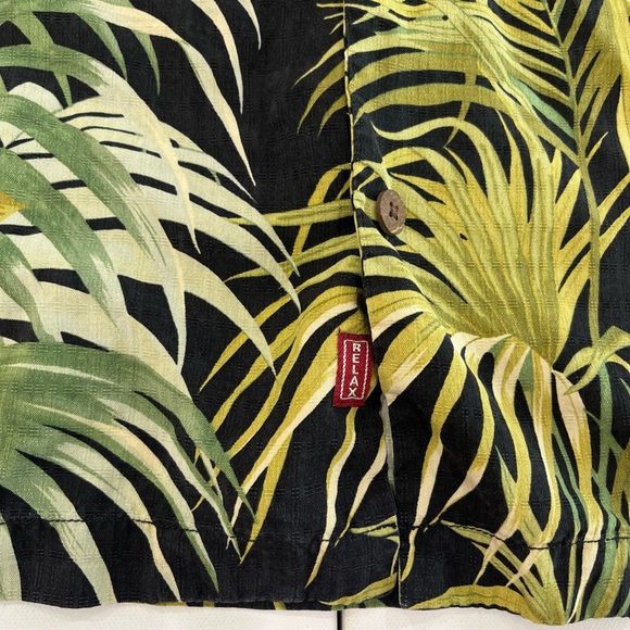 Tommy Bahama Hawaiian Floral Print 100% Silk Casual Camp Shirt Men’s M - Picture 15 of 15